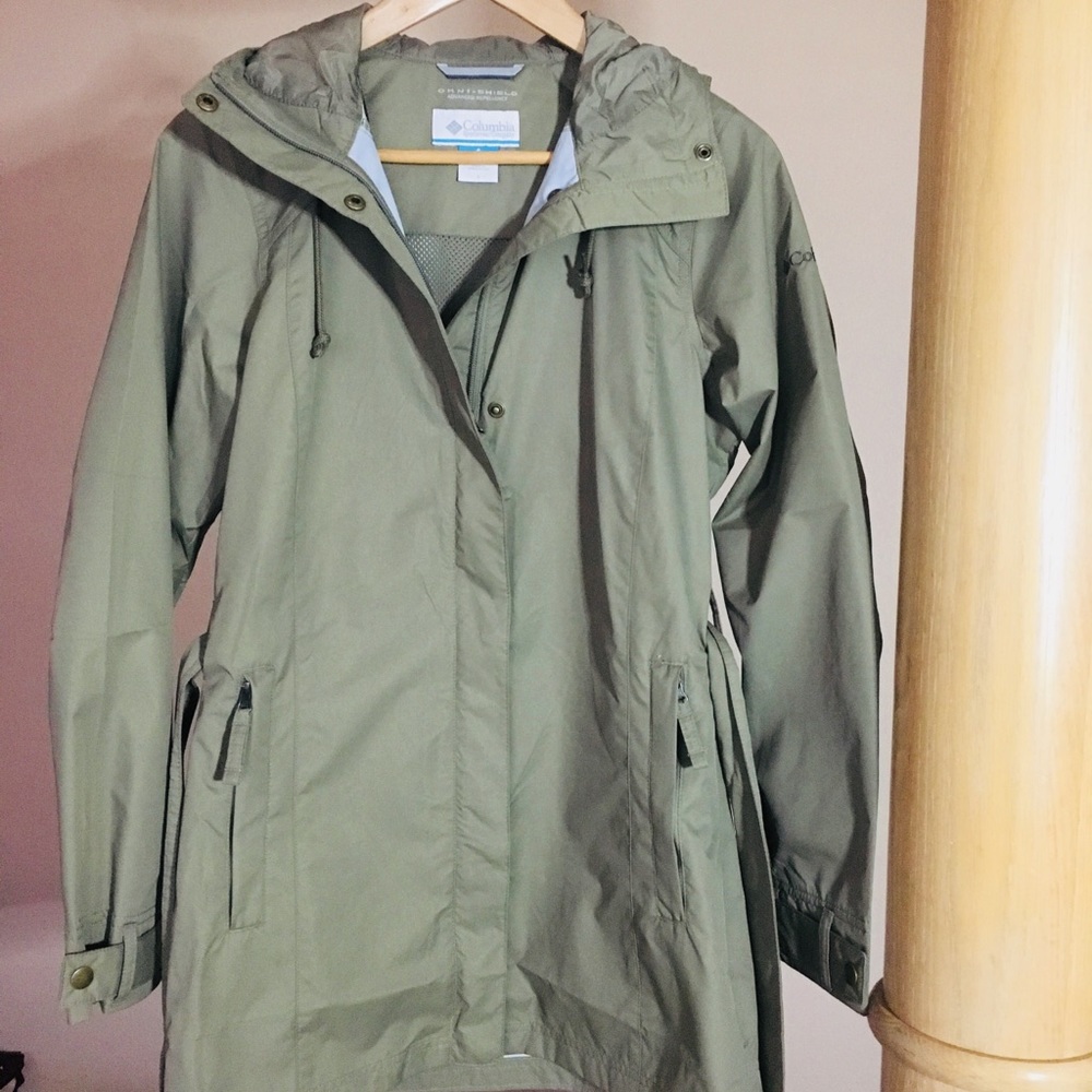 Columbia Women’s rain jacket/ trench coat